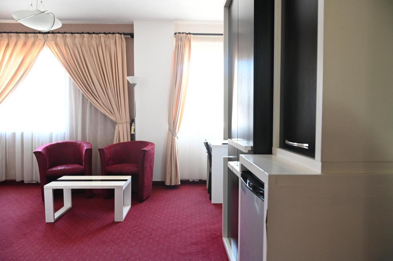 Hotel Liss Lezhë Exterior foto